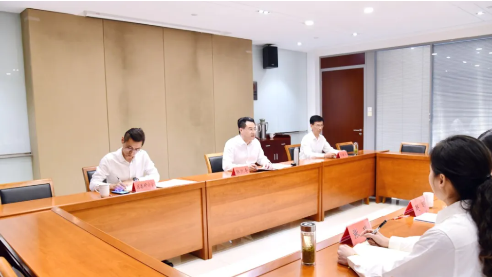 张凯奇调研全区政法工作